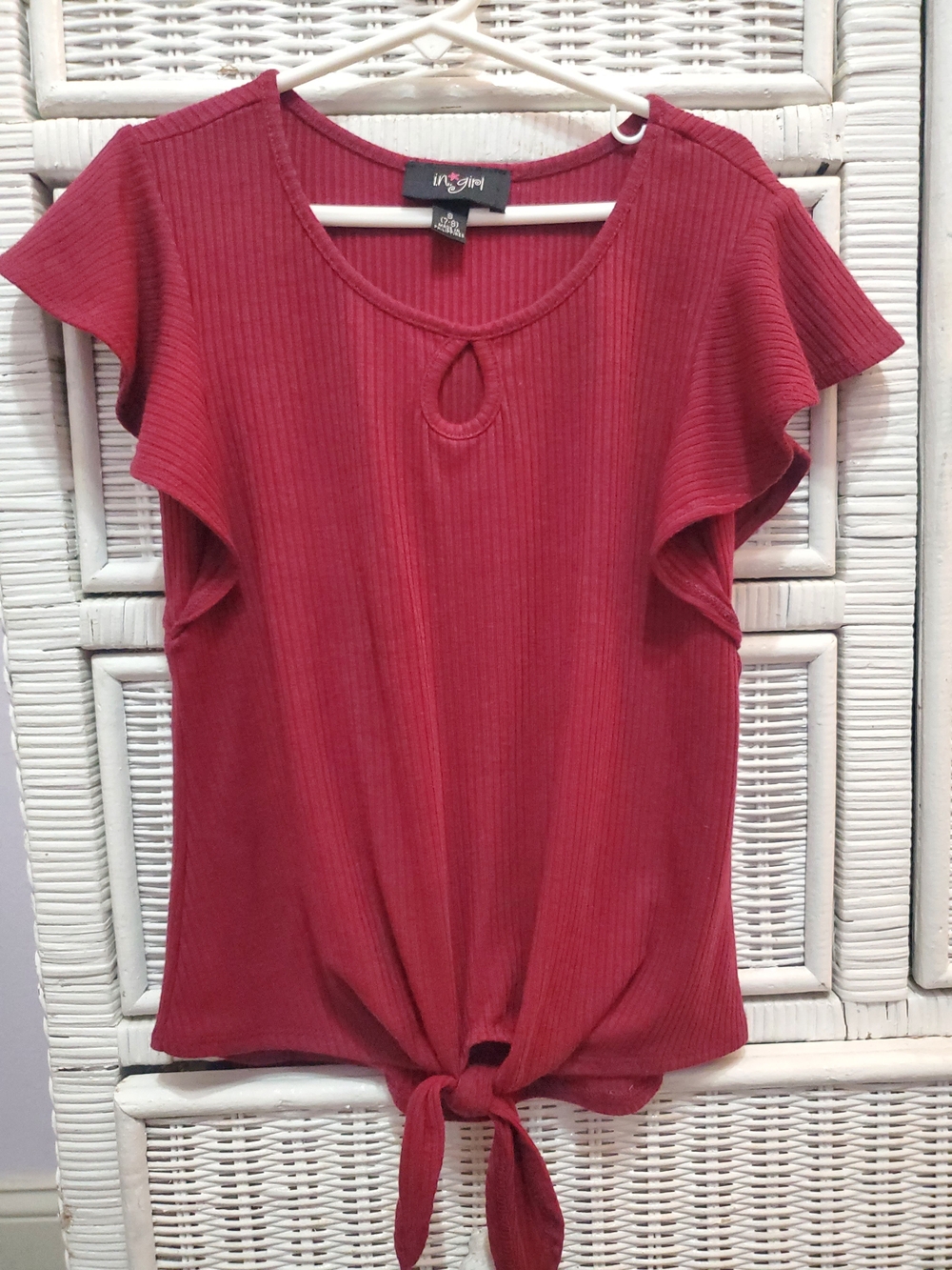 In Girl Ribbed Tie-Front Tee in Maroon